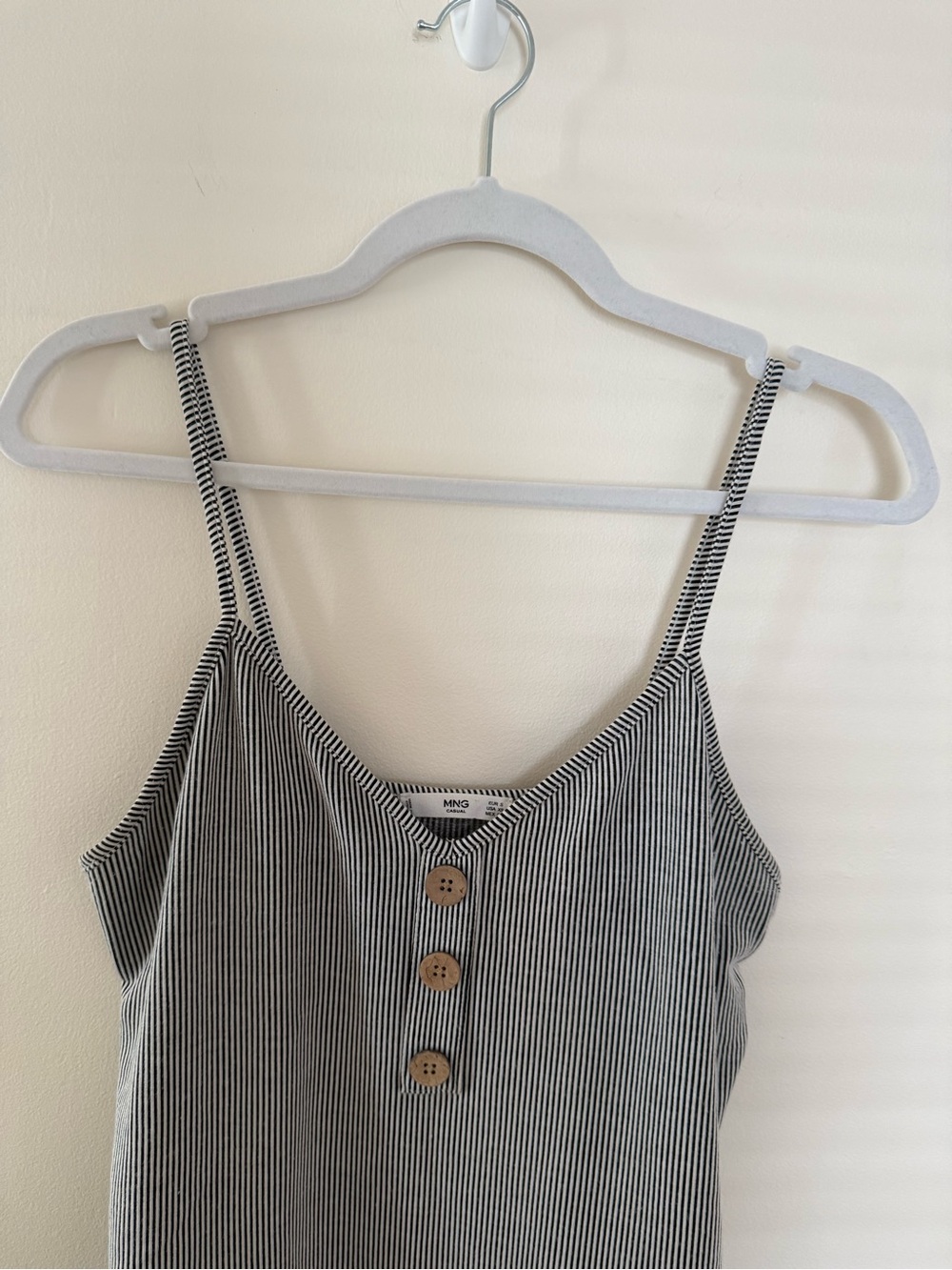Gray Ribbed Button-Front Cami Tank Top - Picture 2 of 4